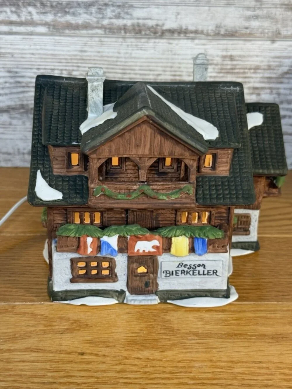 Dept 56 Alpine Village Series 1986 Besson Bierkeller 6540-4 Very Good Condition